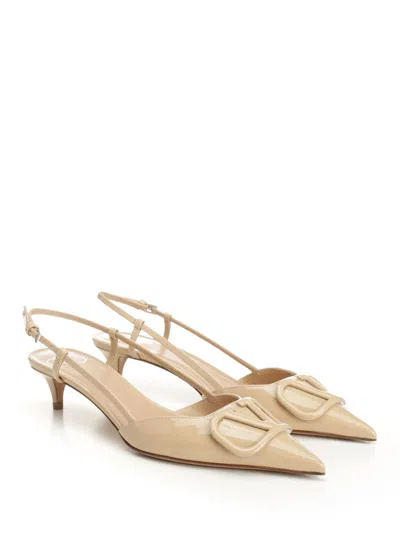 Valentino Vlogo Signature Slingback Pump In Patent Leather Scarpe Basse Beige