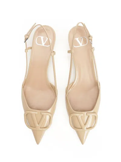 Valentino Vlogo Signature Slingback Pump In Patent Leather Scarpe Basse Beige