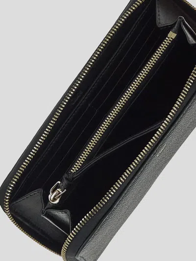 Chloé Alphabet Black Zipped Wallet In Black