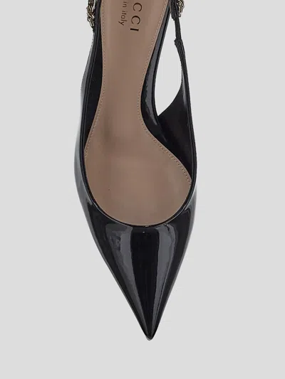 Gucci Signoria Patent Logo Chain Kitten Pumps In Black
