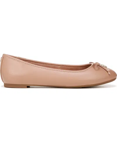 Sam & Libby Callan In Neutral