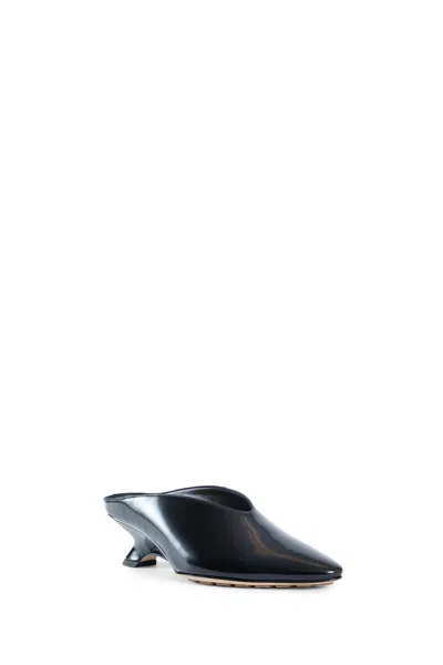 Bottega Veneta Bounty Vinyl Kitten-heel Mules In Black