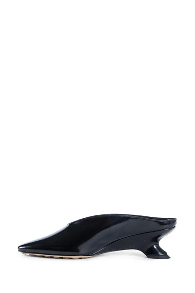 Bottega Veneta Bounty Vinyl Kitten-heel Mules In Black