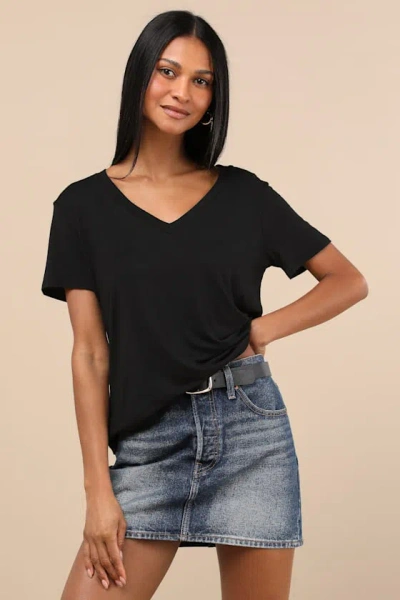 Lulus Adyn Black V-neck Short Sleeve Tee In Pattern