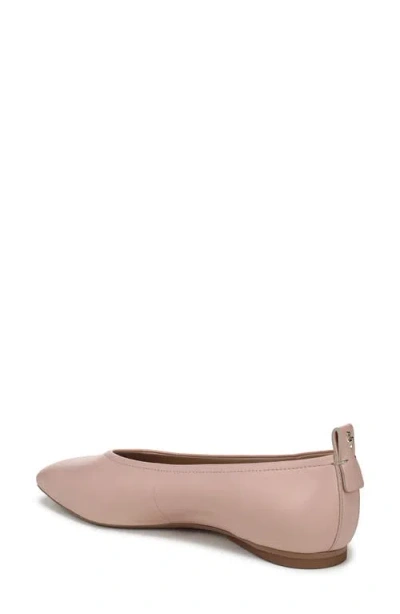 27 Edit Naturalizer Carla Flat In Pink
