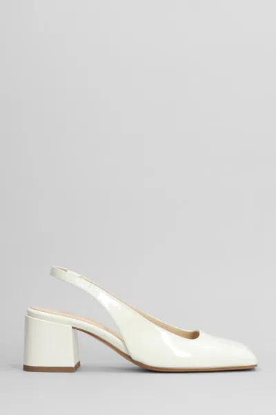 Anna F . Pumps