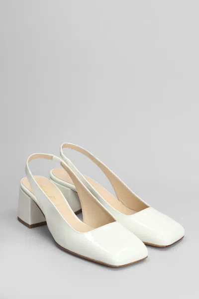 Anna F . Pumps
