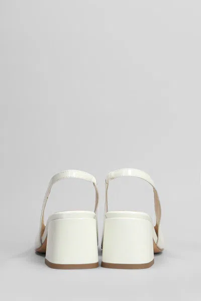 Anna F . Pumps