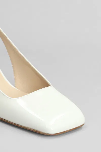 Anna F . Pumps