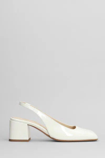 Anna F . Pumps