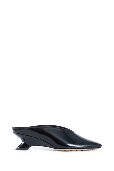 Bottega Veneta Bounty Vinyl Kitten-heel Mules In Black