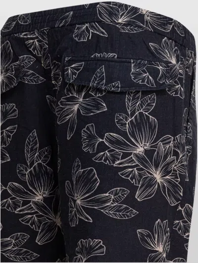 Vince Floral Pattern Shorts With Side And Back Pockets In Black