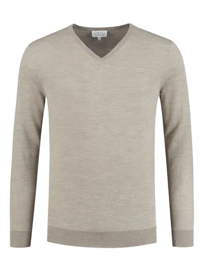 V领毛衣