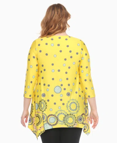 White Mark Plus Size Printed Flowy Hem Swing Top In Yellow