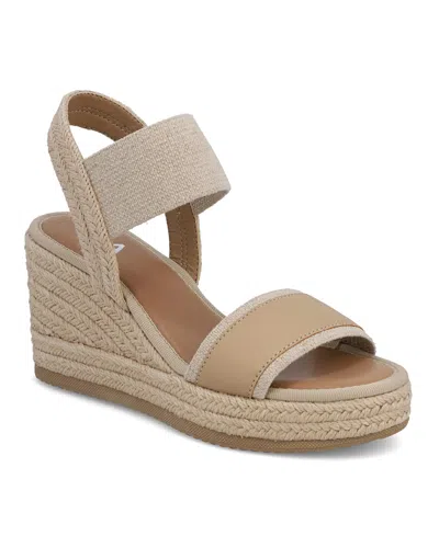 Mia Women's Bayle Round Toe Wedge Sandals In Brown