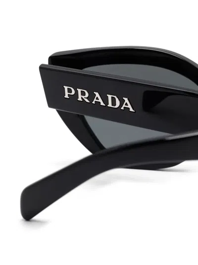 Pre-owned Prada Butterfly-frame Sunglasses In Black