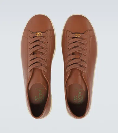 Valentino Garavani Royco Trainer In Nappa Calfskin In Tobacco