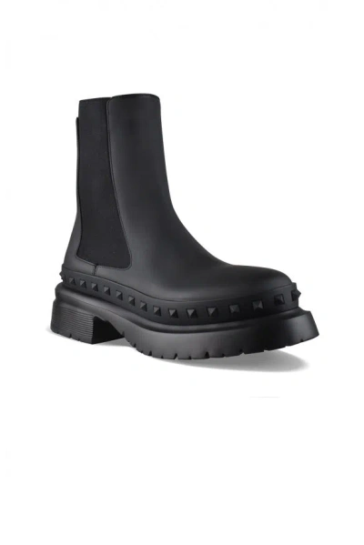 Valentino Garavani  Beatle Rockstud 55 Leather Chelsea Boots In Black