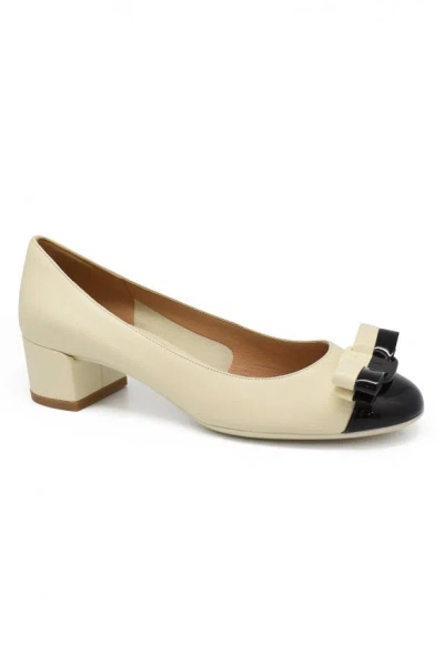 Ferragamo Eva Leathe Pumps In Cream