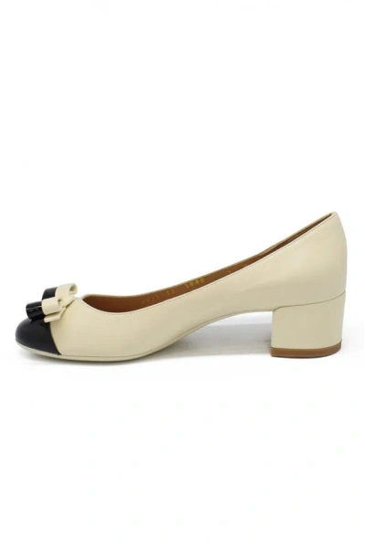 Ferragamo Eva Leathe Pumps In Cream
