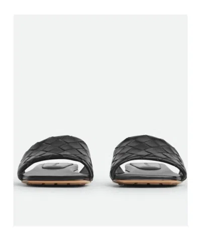 Bottega Veneta Opaque Weave Parco Flat Sandals For Women In Black
