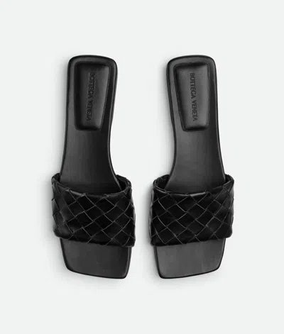 Bottega Veneta Opaque Weave Parco Flat Sandals For Women In Black