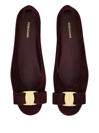 Ferragamo Bow Detail Suede Ballerinas In Burgundy