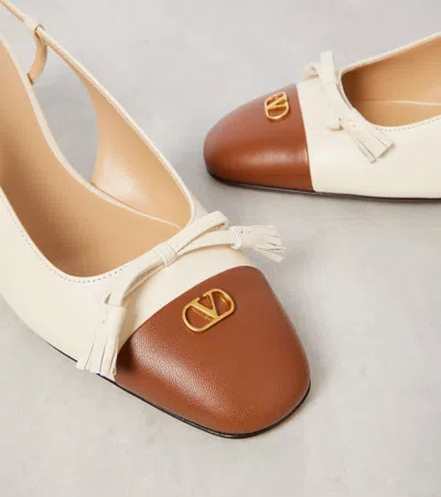 Valentino Slingback Valet Du Roi Pumps In Butter/tobacco In Nude