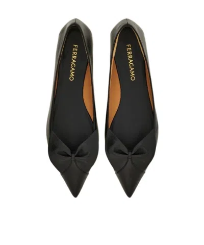 Ferragamo Bow Pointed Toe Flat Ballerina Shoes In Black