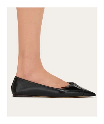 Ferragamo Bow Pointed Toe Flat Ballerina Shoes In Black