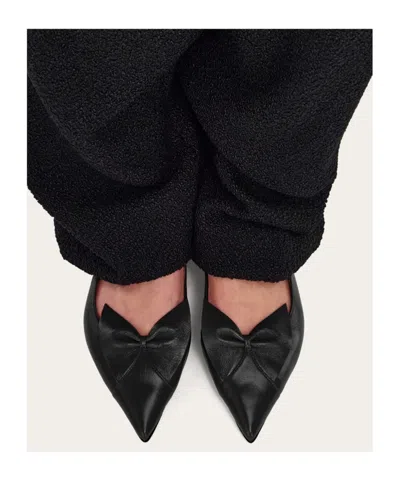 Ferragamo Bow Pointed Toe Flat Ballerina Shoes In Black