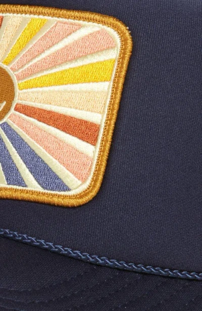 Friday Feelin ' Sunray Smile Patch Trucker Hat In Blue