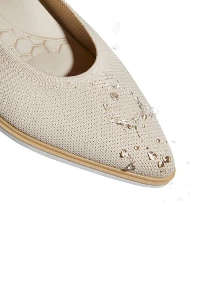 Vivaia Pointed-toe All-day Standing Flats