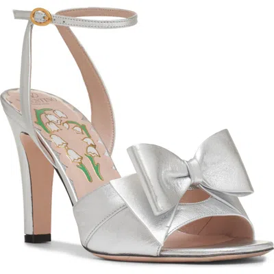 Valentino Garavani Bowow Sandal In Laminated Nappa 95mm Woman Silver 40 In Neutral