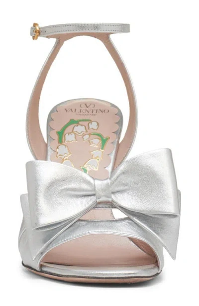 Valentino Garavani Bowow Sandal In Laminated Nappa 95mm Woman Silver 40 In Neutral