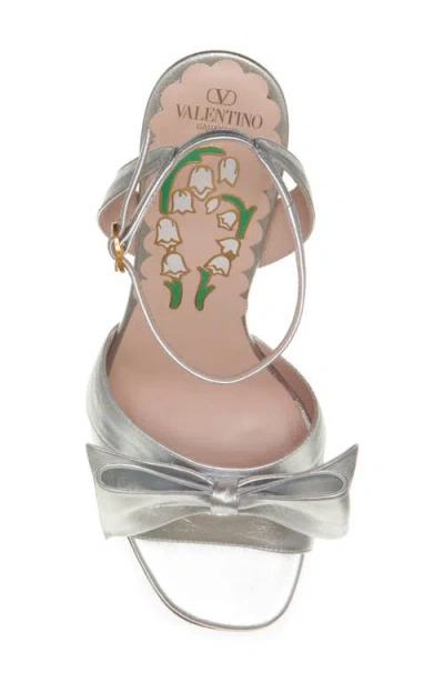 Valentino Garavani Bowow Sandal In Laminated Nappa 95mm Woman Silver 40 In Neutral