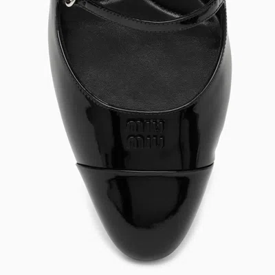 Miu Miu Round Head Low-heeled Shoes