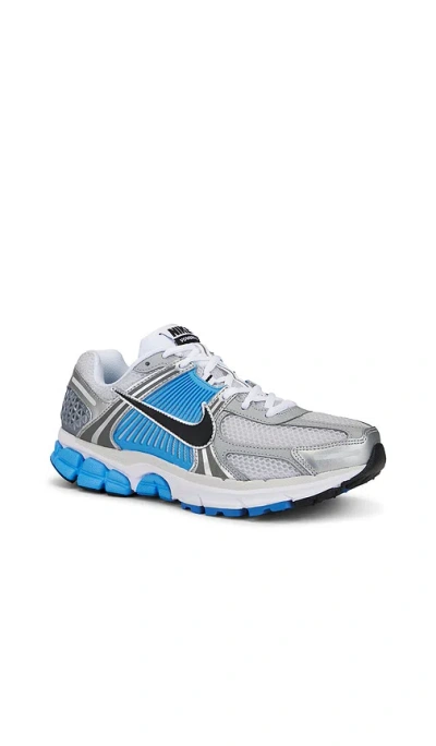 Nike Zoom Vomero 5 Sneakers In White And Blue