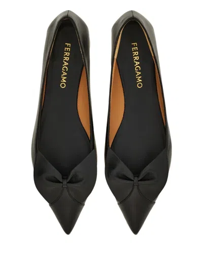 Ferragamo Bow Pointed Toe Flat Ballerina Shoes In Black