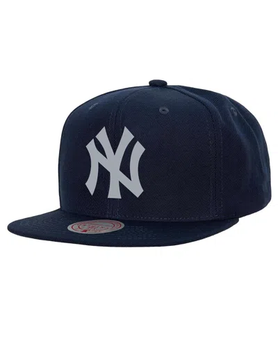 Mitchell & Ness Men's Navy New York Yankees Basic Flip Snapback Hat