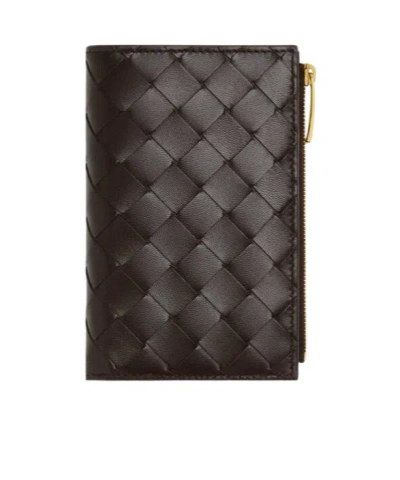 Bottega Veneta Leather Intrecciato Bifold Card Holder In Brown