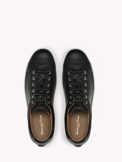 Gianvito Rossi Round Toe Low-top Casual Shoes In Black