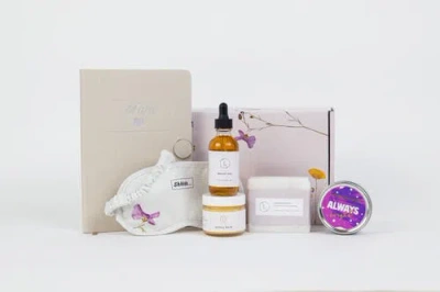Lizush Pampering Mother's Day Gift Box- Handmade Natural Skincare & Spa Kit In Purple
