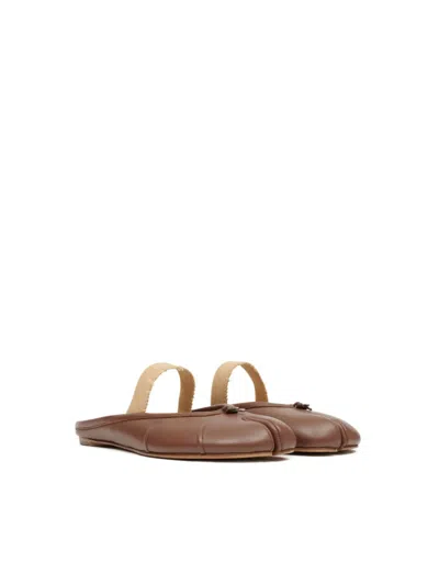 Maison Margiela Tabi Frayed Split-toe Leather Ballet Flats In Brown