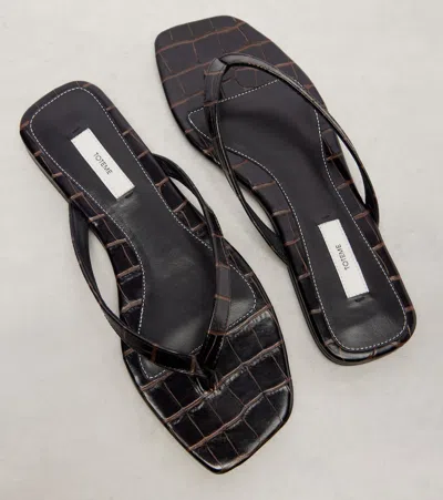 Totême Toteme Leather Thong Sandals In Black