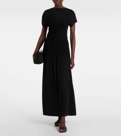 Totême Toteme Leather Thong Sandals In Black