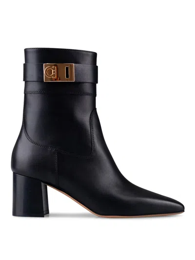 Ferragamo Gancini Leather Ankle Boots In Black