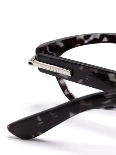 玳瑁纹效果眼镜