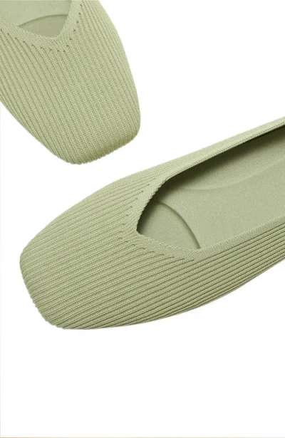 Vivaia Square-toe V-cut Flats