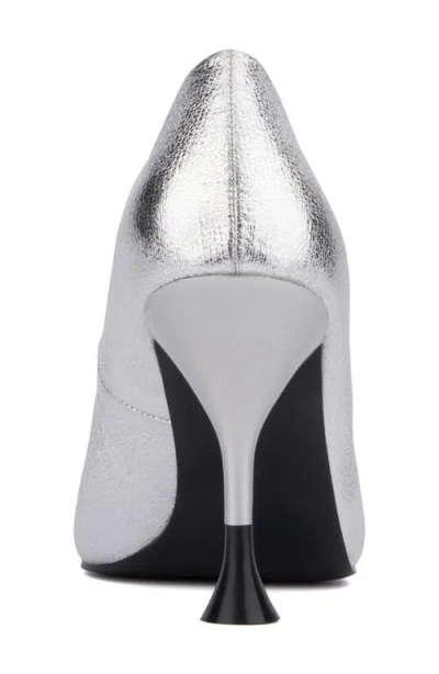 Torgeis Kamana Womens Square Closed Toe Flared Heel Pumps